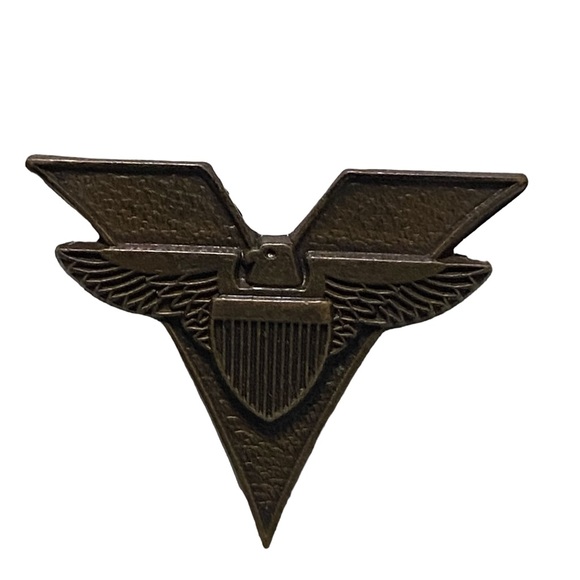 Rare Vtg PIN V FOR VICTORY Sweetheart Lapel Pin WWll Eagle Federal Shield - Picture 7 of 9